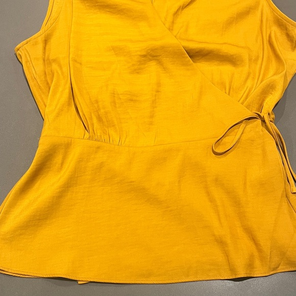 Banana Republic Yellow Sleeveless Wrap Top - Picture 6 of 16